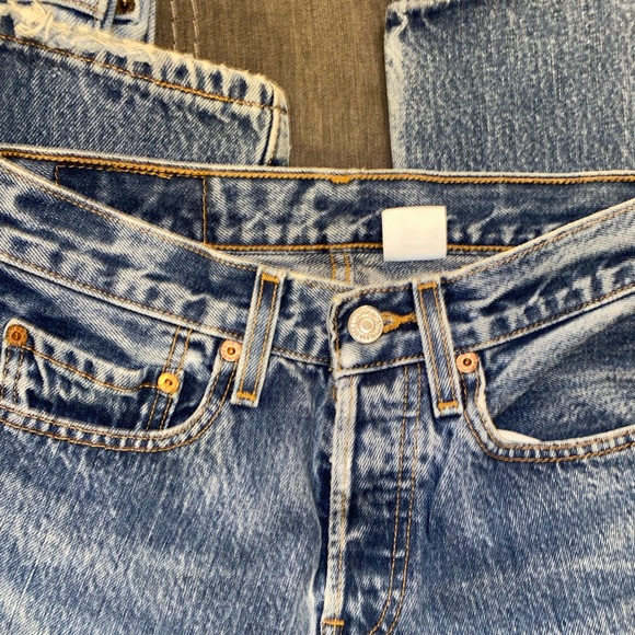 Levis - Picture 3 of 4